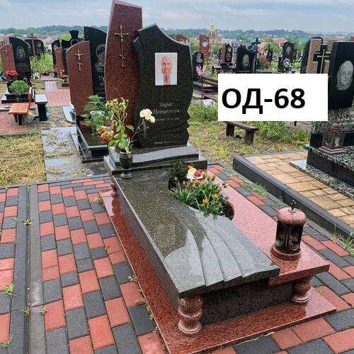 Памятник одинарний, червоно-сіра стелла та плита, виріз для квітів