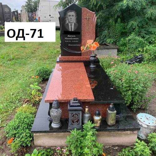 Памятник одинарний, червоно-чорна плита та стелла, закритого типу