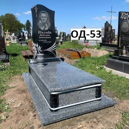 Памятник одинарний, закрита сіра плита, фігурна стелла із габра