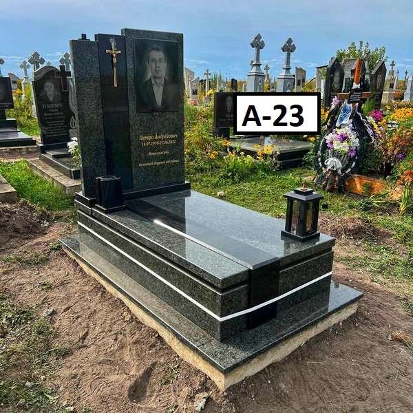 Пам'ятники для Військових, стелла із зеленого граніту та вставкою із габра, закрита плита