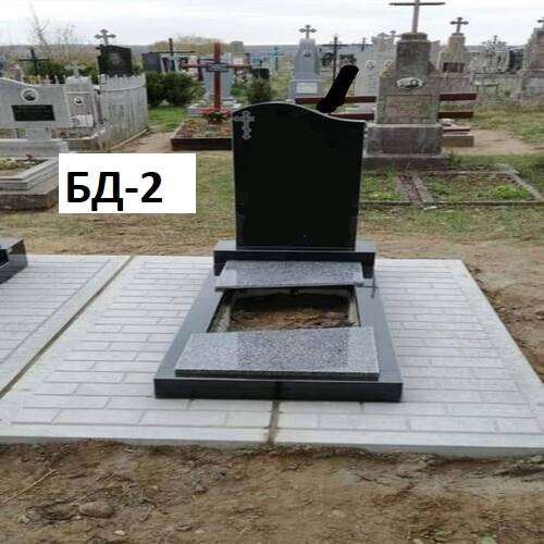 Пам'ятник одинарний, із чорого та сірого граніту, напів-закрита плита