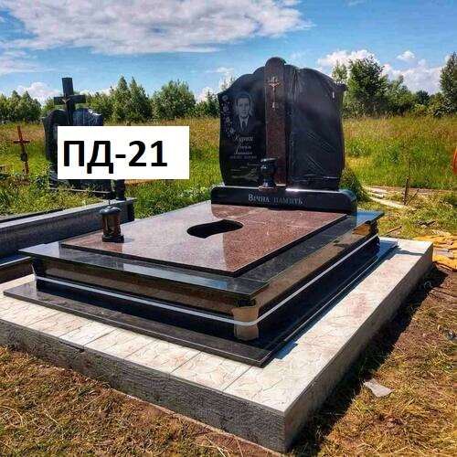 Пам'ятник подвійний, червона плита із фігурним вирізом під квіти, стелла з габра та червоною вставкою