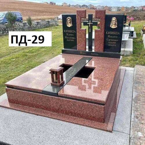 Пам'ятник подвійний, комплекс із червоного та чорного граніту із хрестом, виріз під квітник на плиті