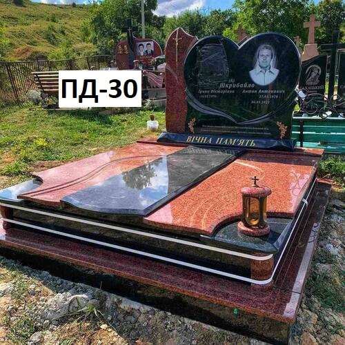 Памятник подвійний з червоного граніту та габра, закритий квітник, стелла у вигляді серця
