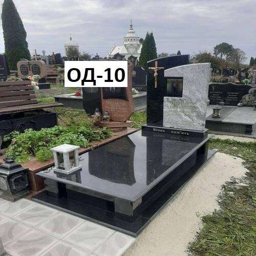 Памятник одинарний, з чорного та сірого граніту, закрита плита