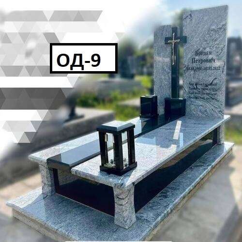 Памятник одинарний , з сірого граніту та чорною вставкою з габра, хрест та лампадка